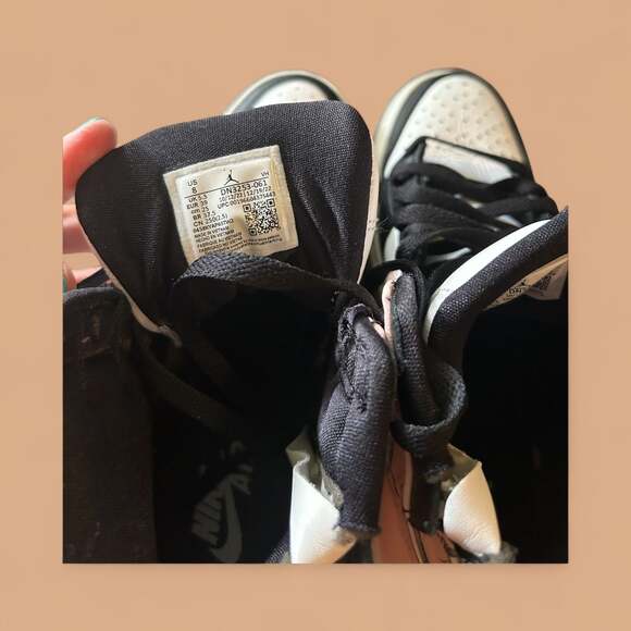 Nike Air Jordan 1 Mid Crimson Tint (GS) - Picture 9 of 10